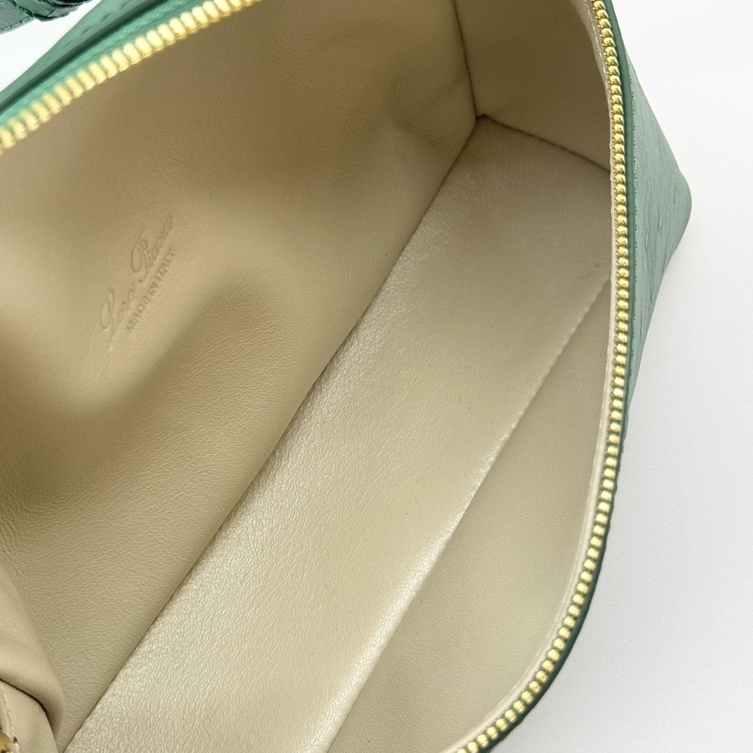 L**o p*ana extra pocket l19 ostrich-grained leather 11 x 19 x 6.5 cm