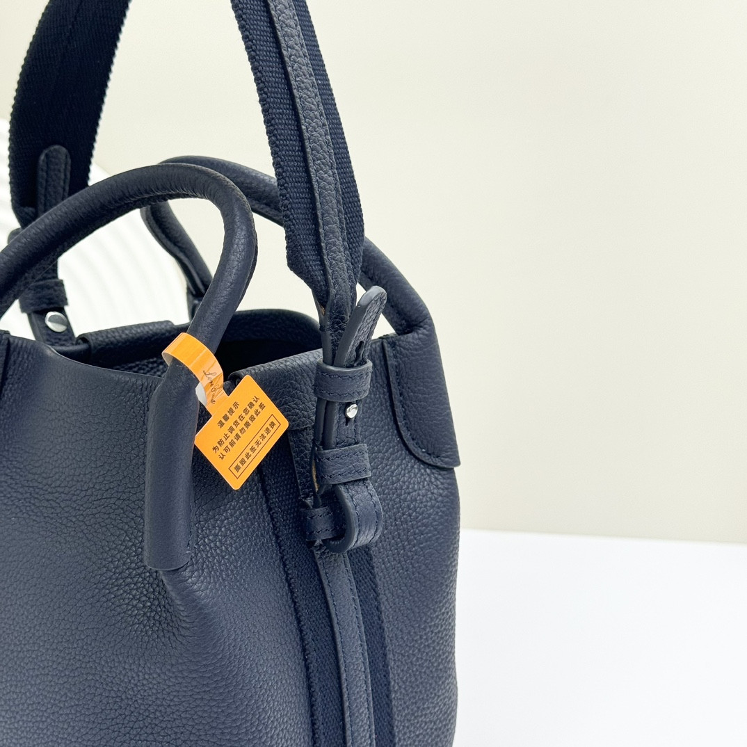 L**o p*ana Micro Bale bag Grained Calfskin 16x13x13cm