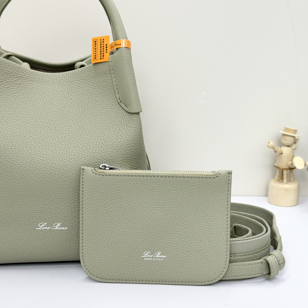 L**o p*ana Small Bale Bag Grained Calfskin 17 x 17 x 21 cm