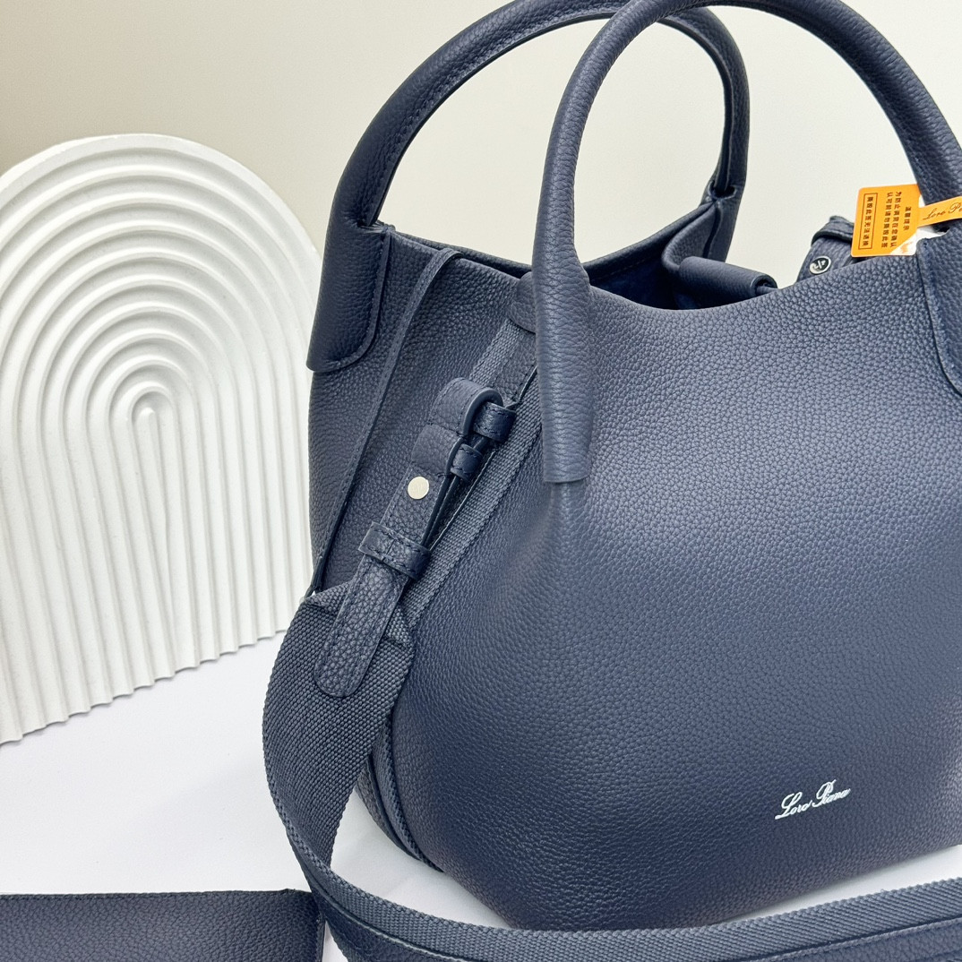 L**o p*ana Small Bale Bag Calfskin 17 x 17 x 21 cm