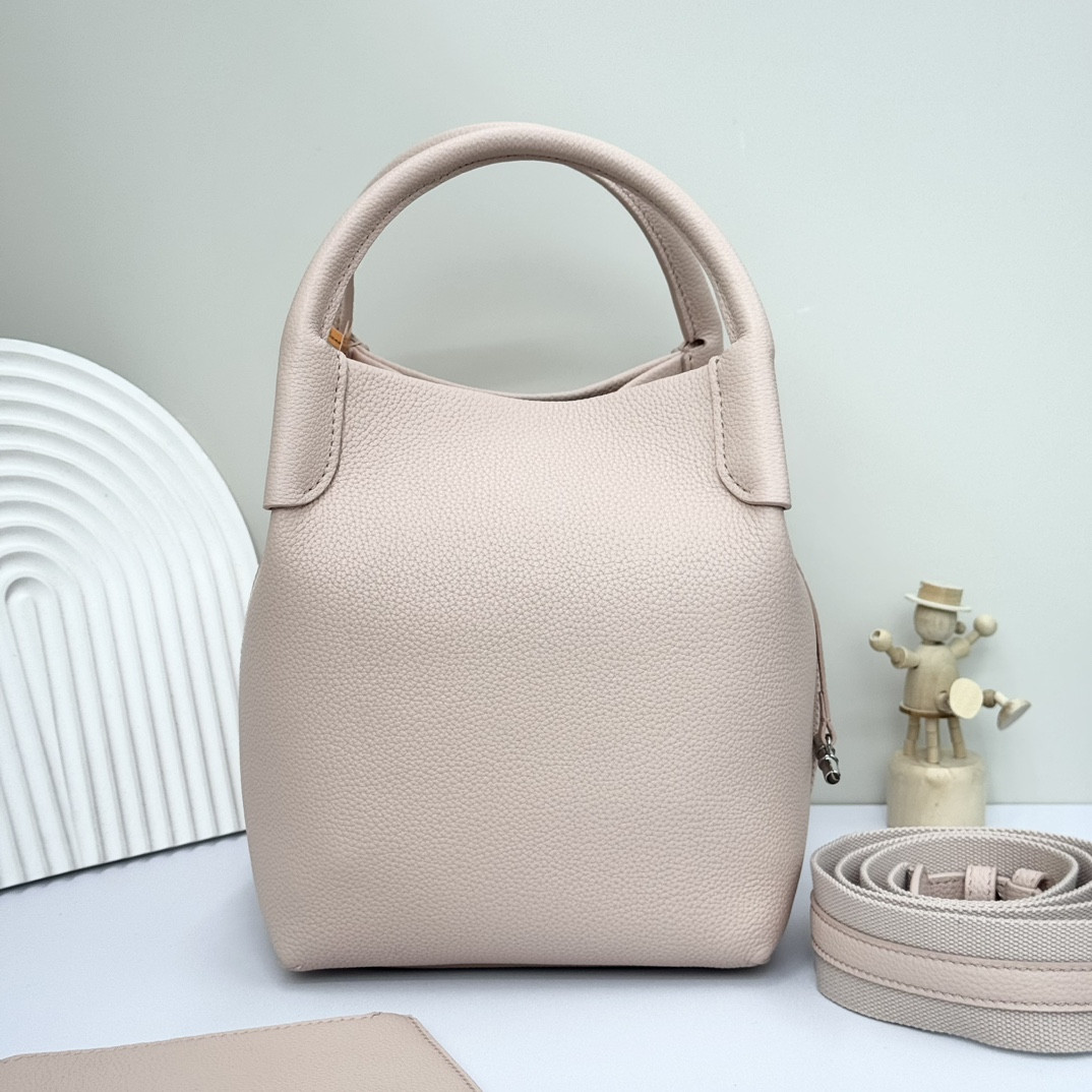 L**o p*ana Small Bale Bag Grained Calfskin 17 x 17 x 21 cm