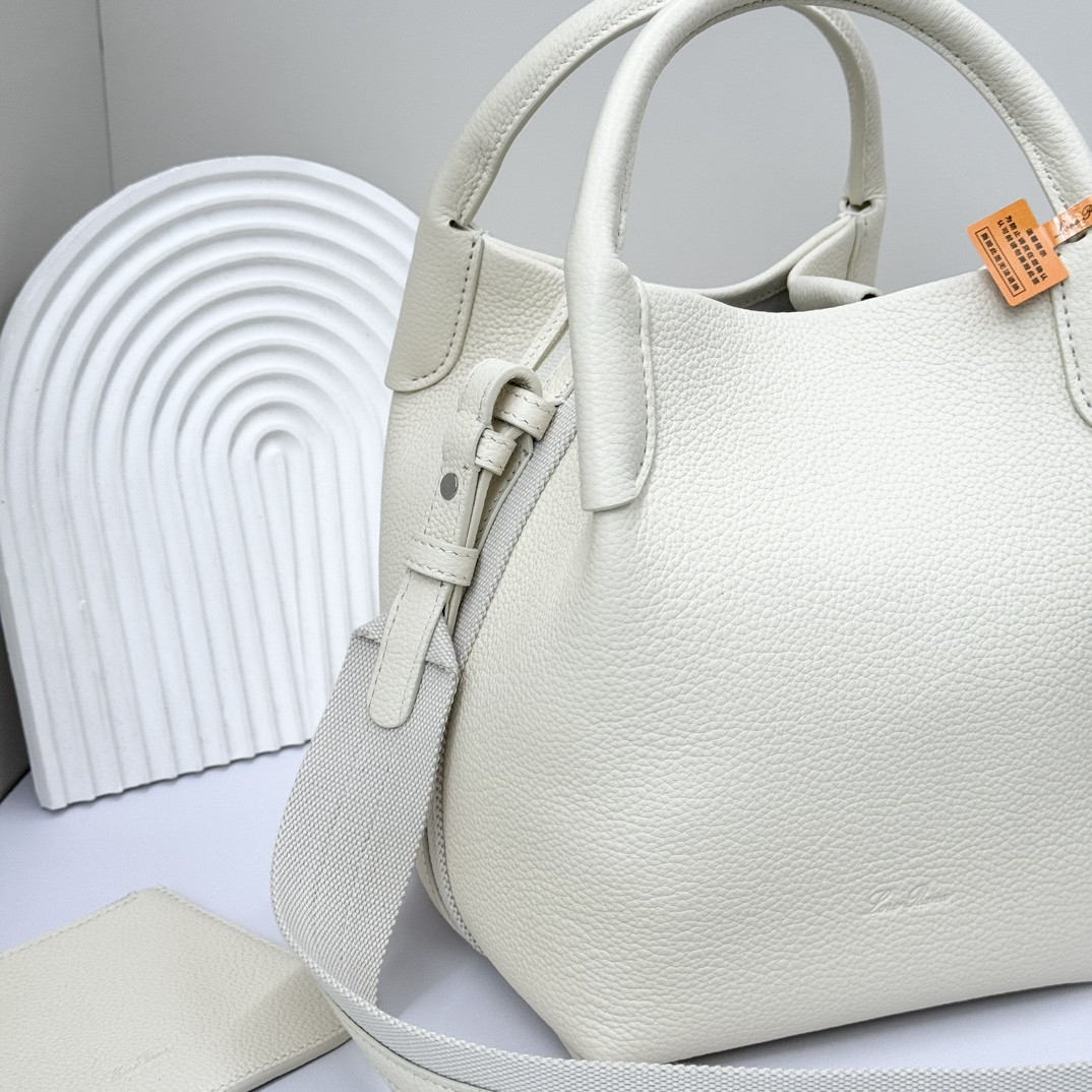 L**o p*ana Small Bale Bag Grained Calfskin 17 x 17 x 21 cm