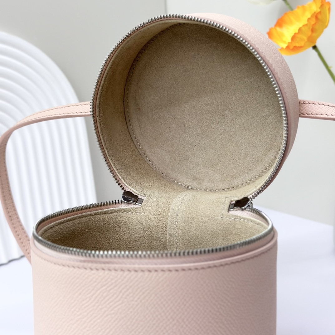 L**o p*ana Extra Case Textured Calfskin 12 x16 x12cm