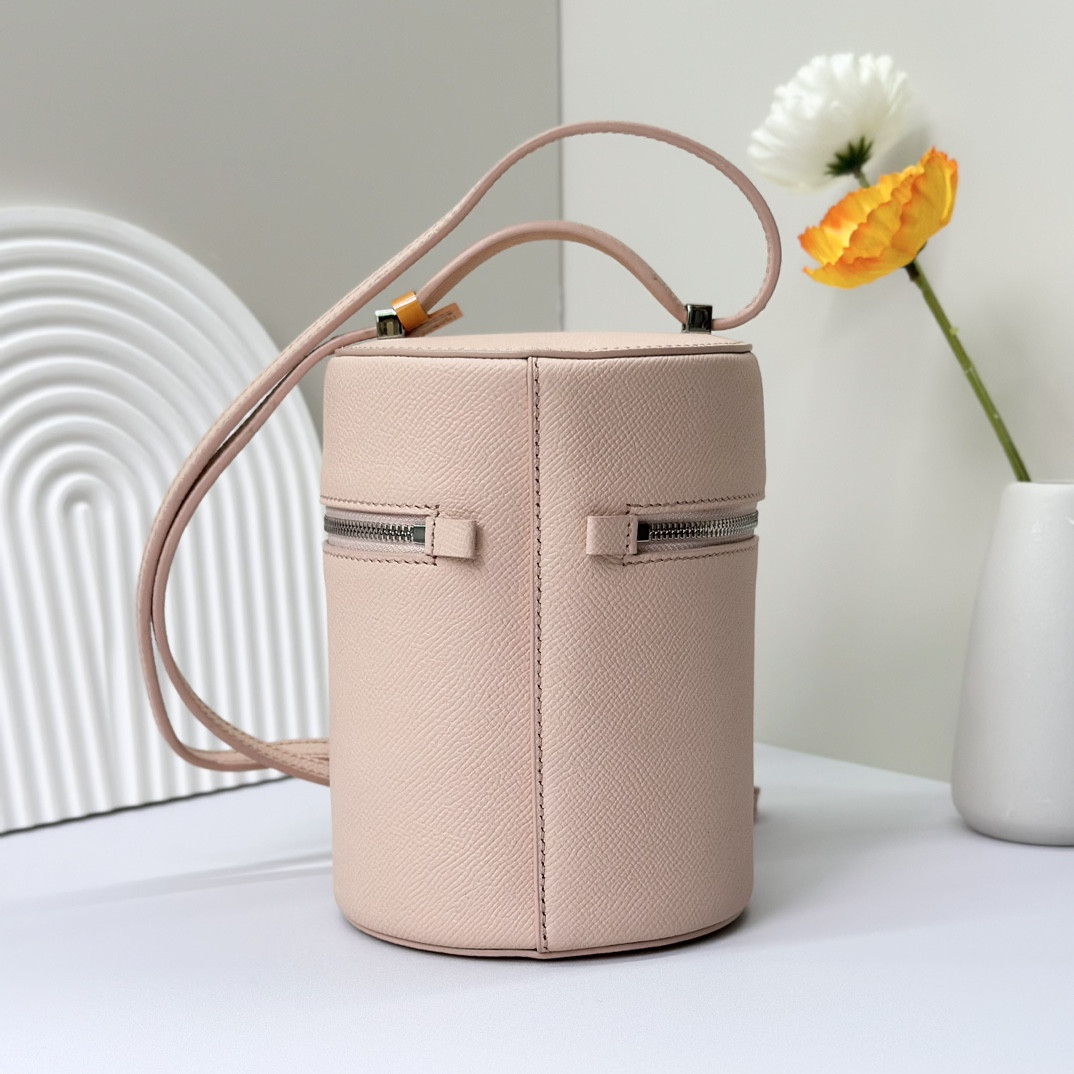 L**o p*ana Extra Case Textured Calfskin 12 x16 x12cm