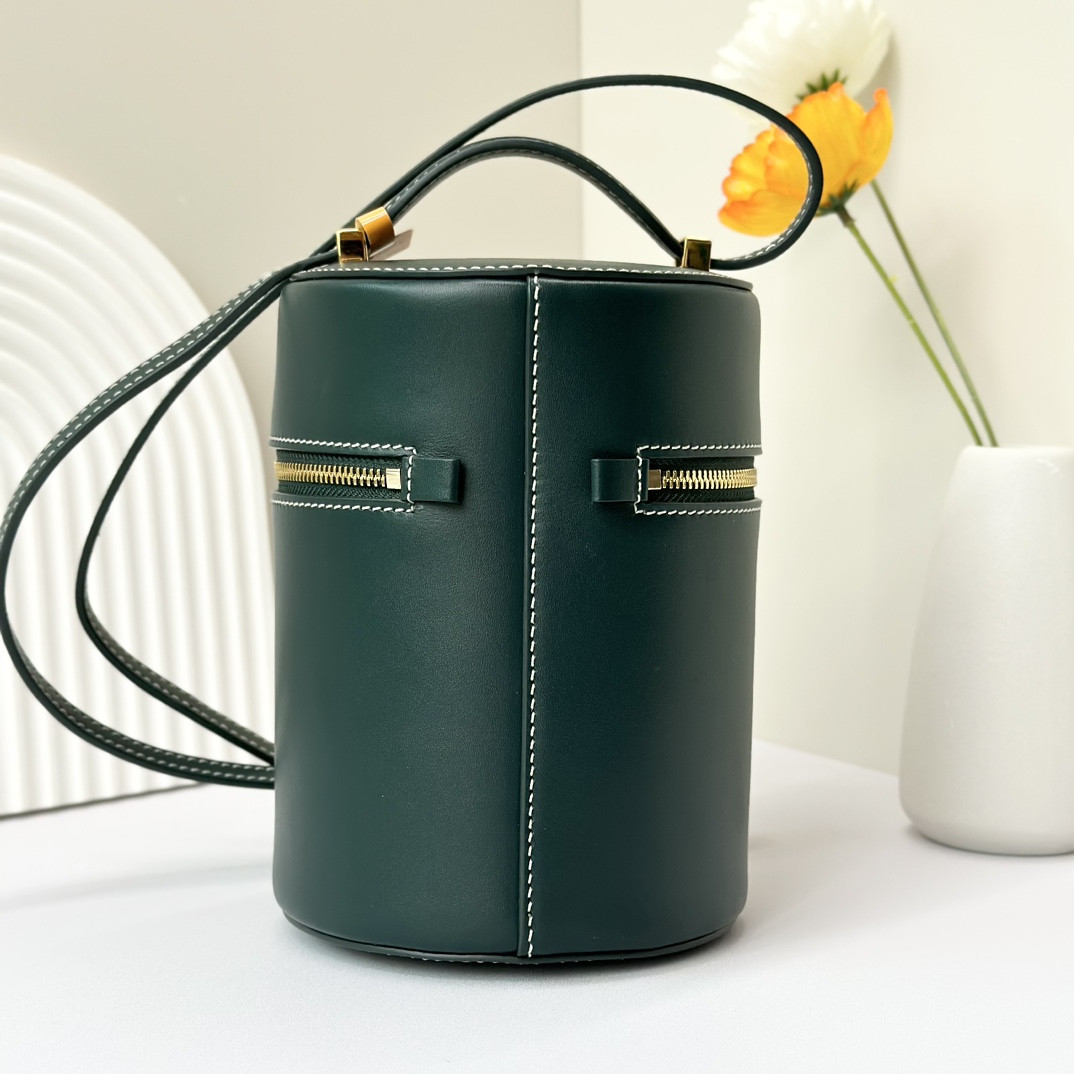 L**o p*ana Extra Case Smooth Calfskin 12 x16 x12cm