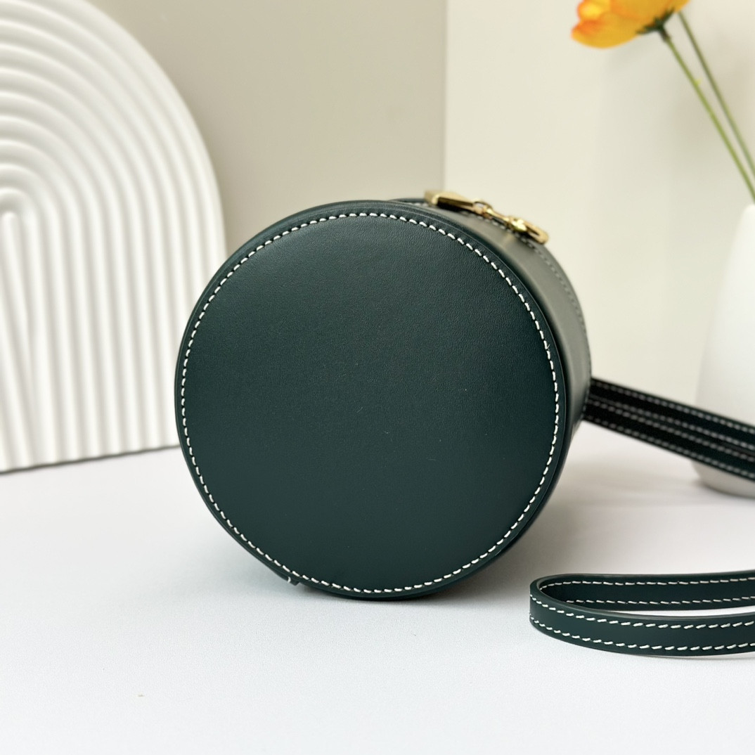 L**o p*ana Extra Case Smooth Calfskin 12 x16 x12cm