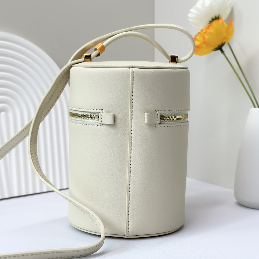 L**o p*ana Extra Case Smooth Calfskin 12 x16 x12cm