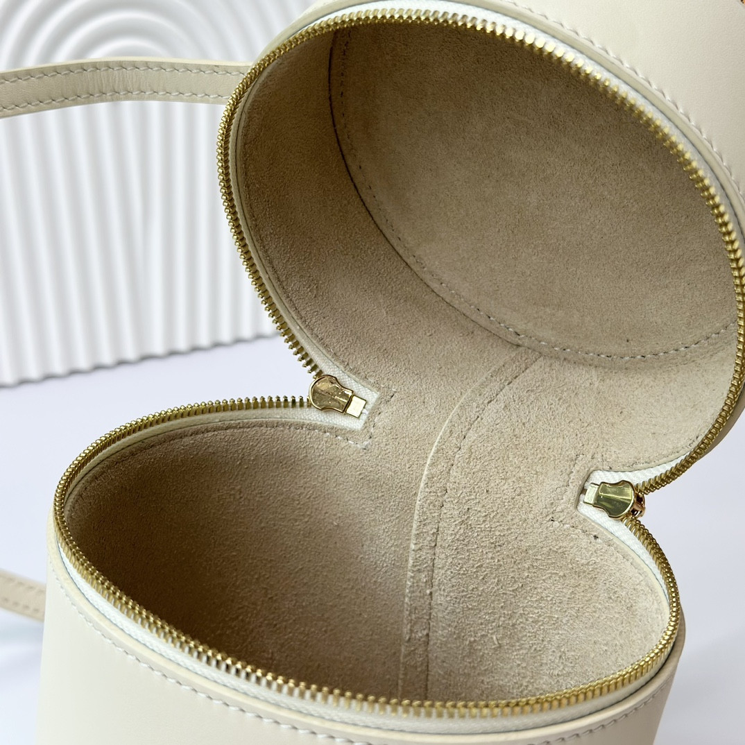 L**o p*ana Extra Case Smooth Calfskin 12 x16 x12cm