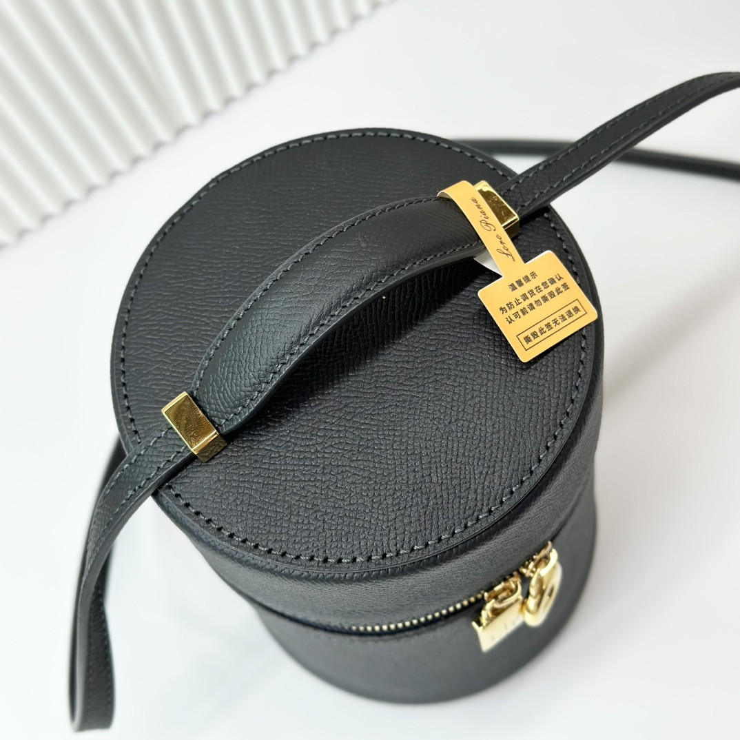 L**o p*ana Extra Case Textured Calfskin 12 x16 x12cm