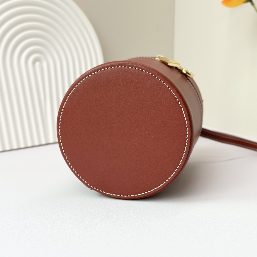 L**o p*ana Extra Case Smooth Calfskin 12 x16 x12cm