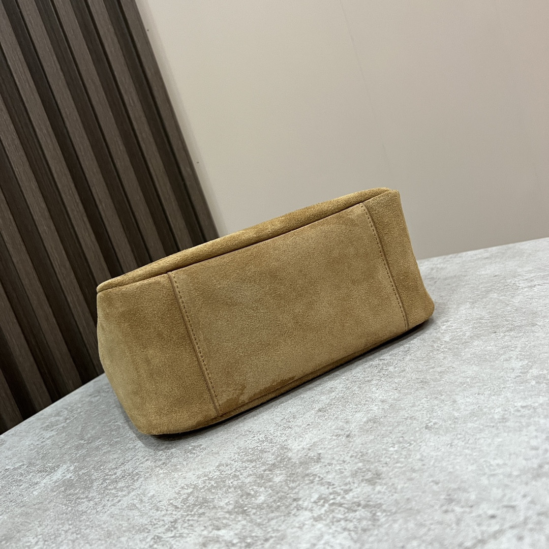 Y*L LE 5 À 7 23x22x8cm