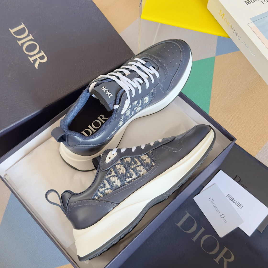 UA D*0r B25 Runner Sneaker