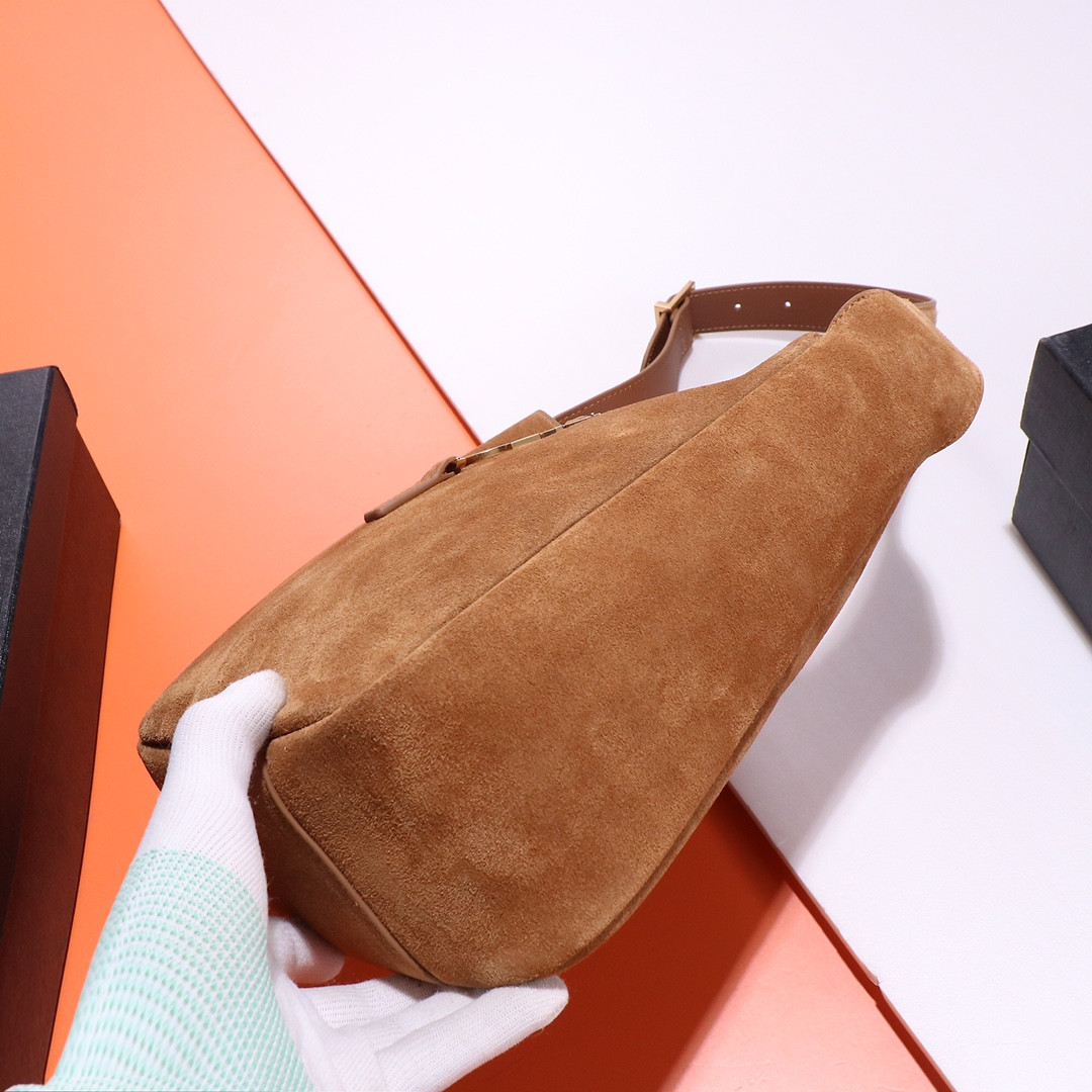 Y*L LE 5 À 7 23x22x8cm