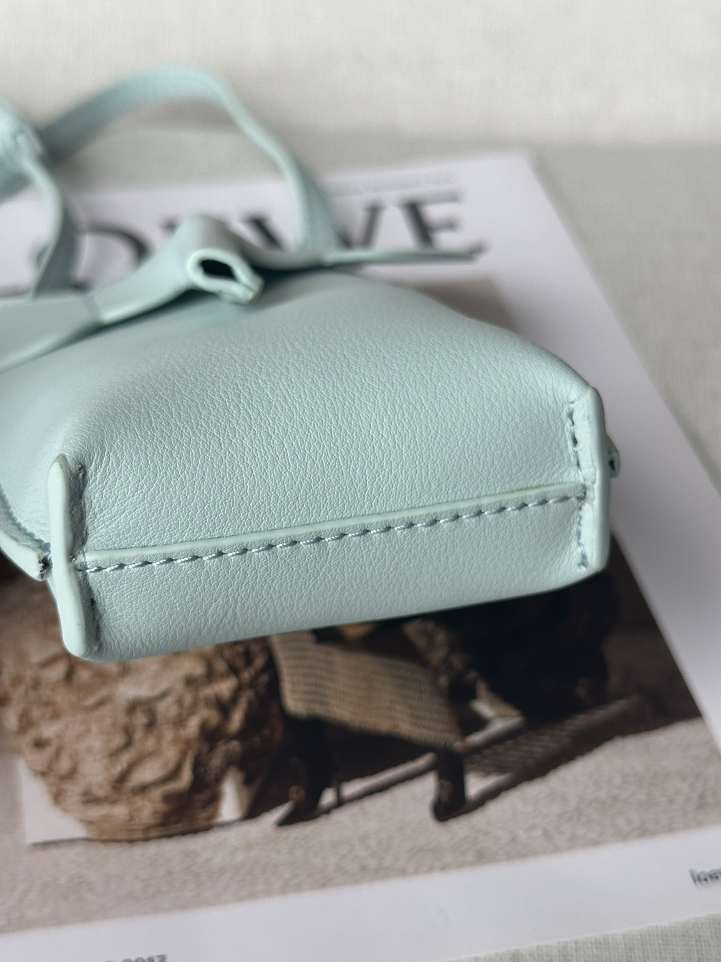 L0ew* Elephant Pocket in classic calfskin 18x8x4cm