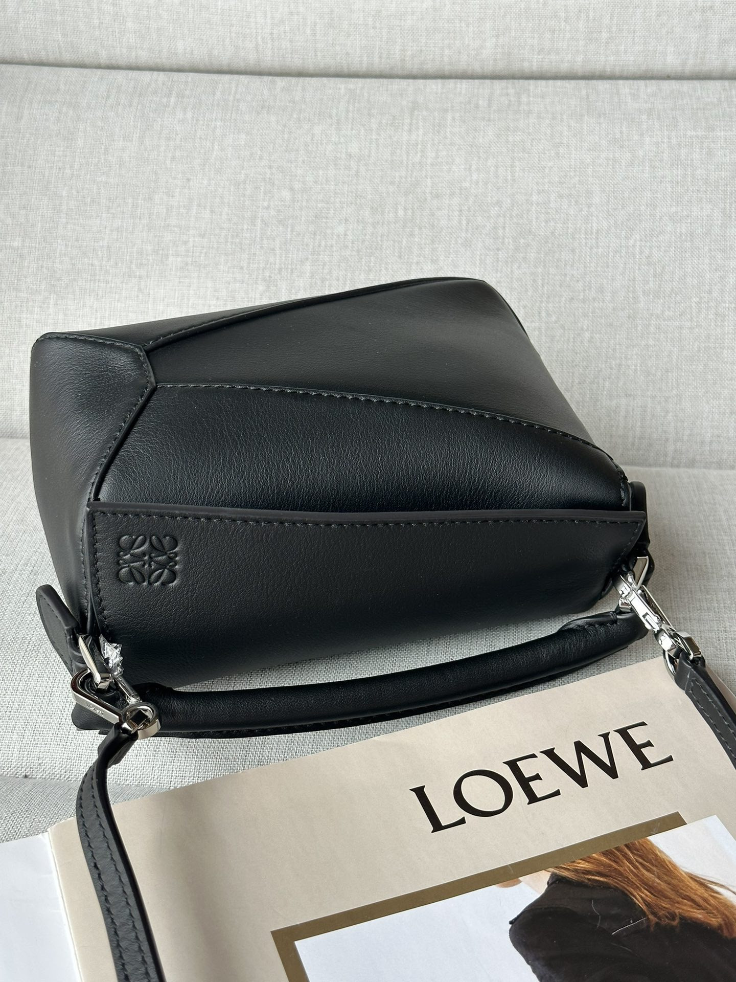 L0ew* Small Puzzle bag in classic calfskin 24x10.5x16.5cm