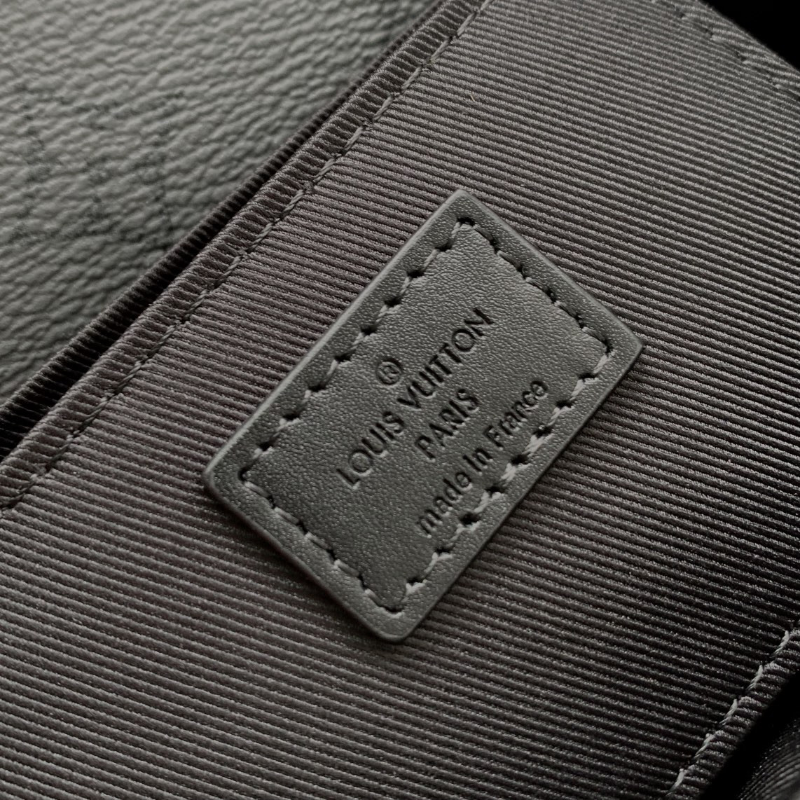 LV Pulse Wearable Wallet M12806  16 x 5 x 22.5 cm