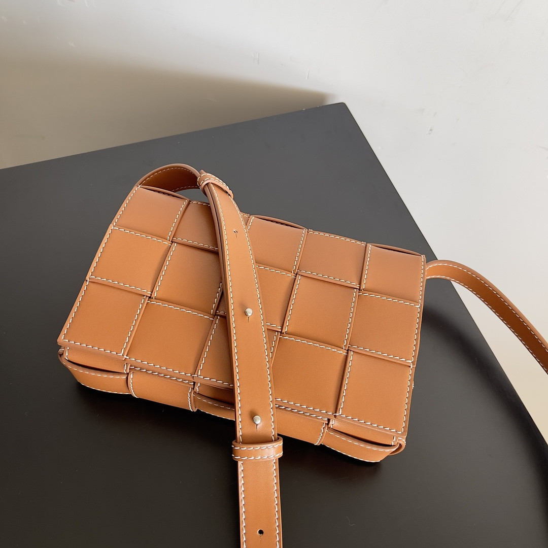 Bo*te*ga Ve*ne*ta Cassette 15x23x5cm