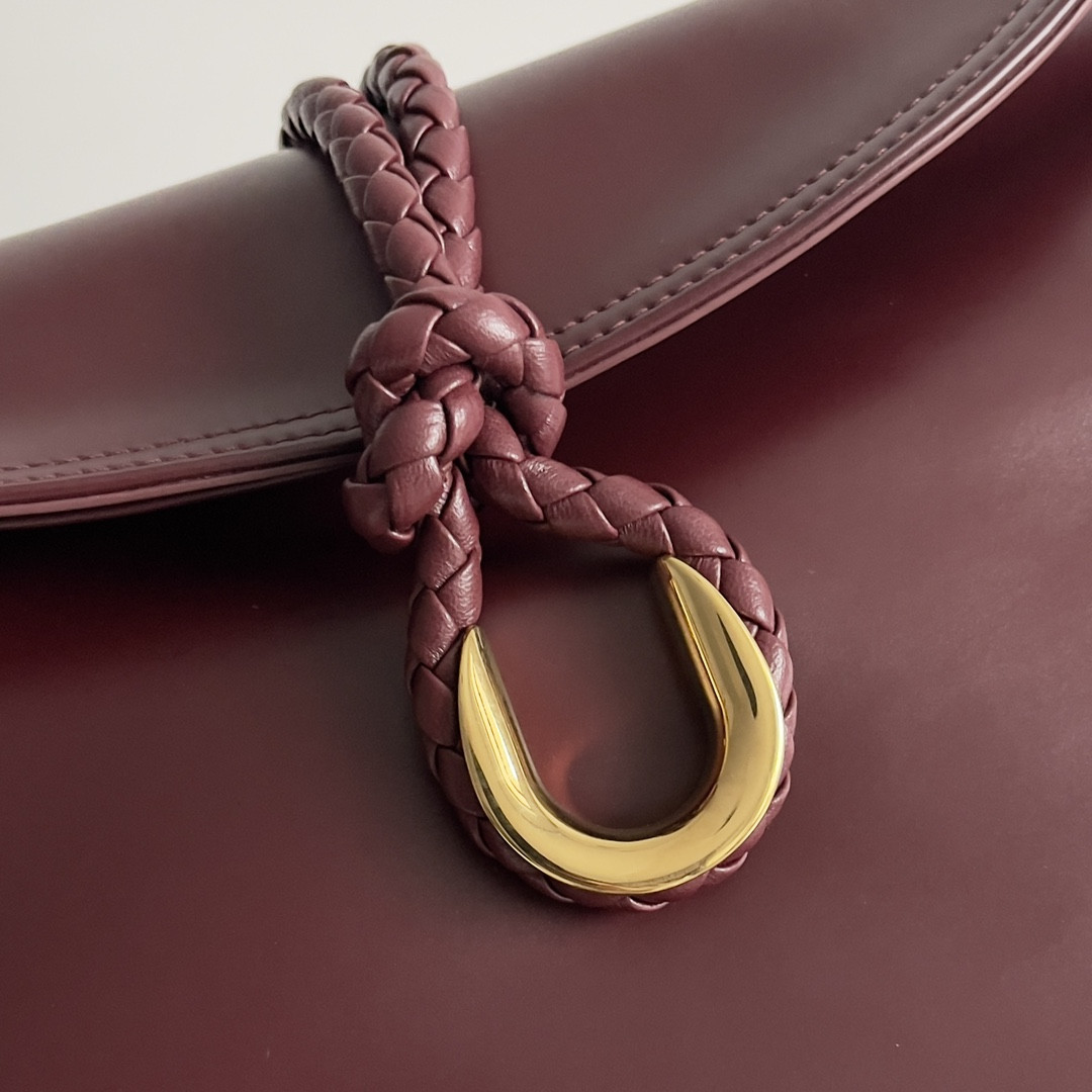 Bo*te*ga Ve*ne*ta Liberta 23 x 35 x 6cm