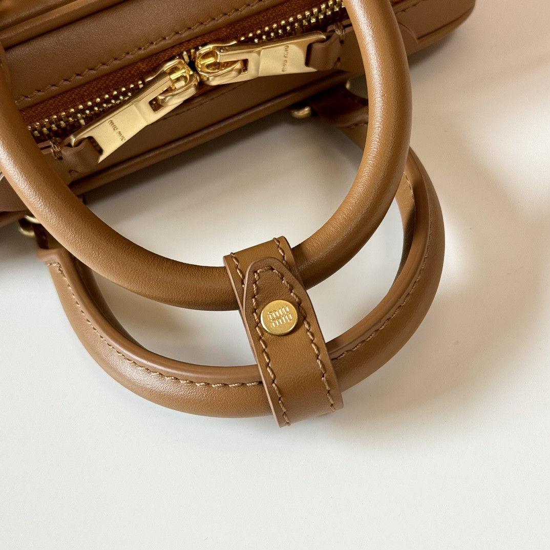 Miu Miu Arcadie leather mini-bag 19X10X5cm