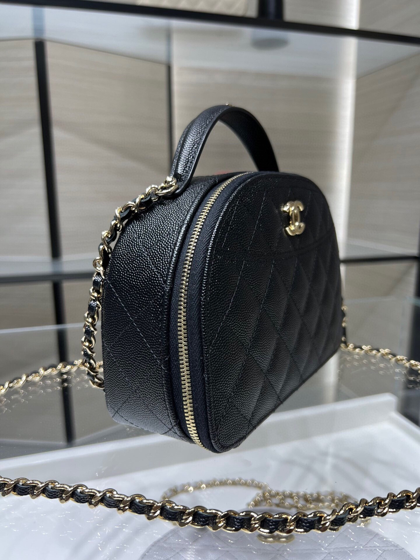 Ch*el 25C Chain shell bag 18X16X6cm