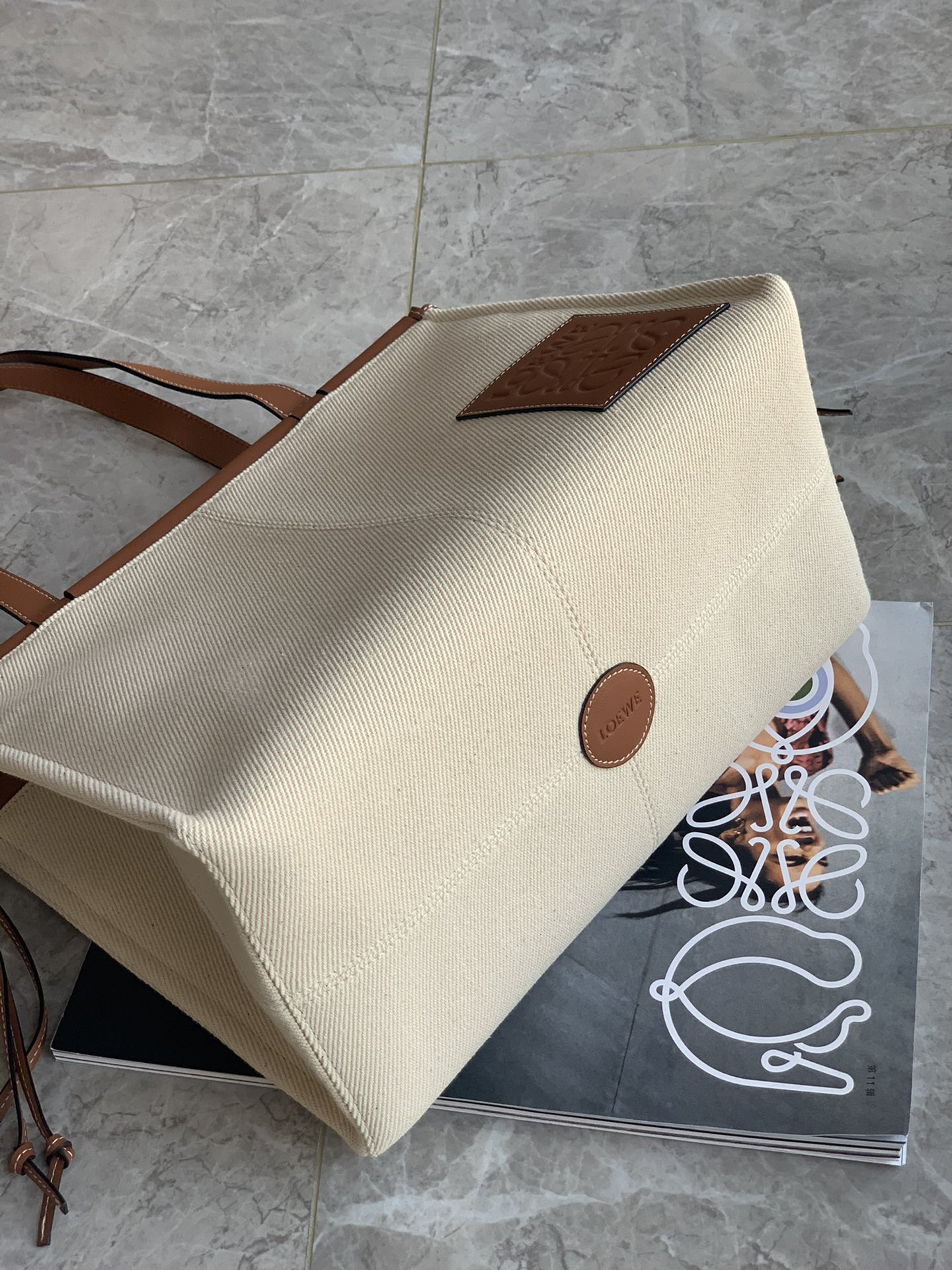 L0ew* Cushion tot Canvas and calfskin 35x27x19cm