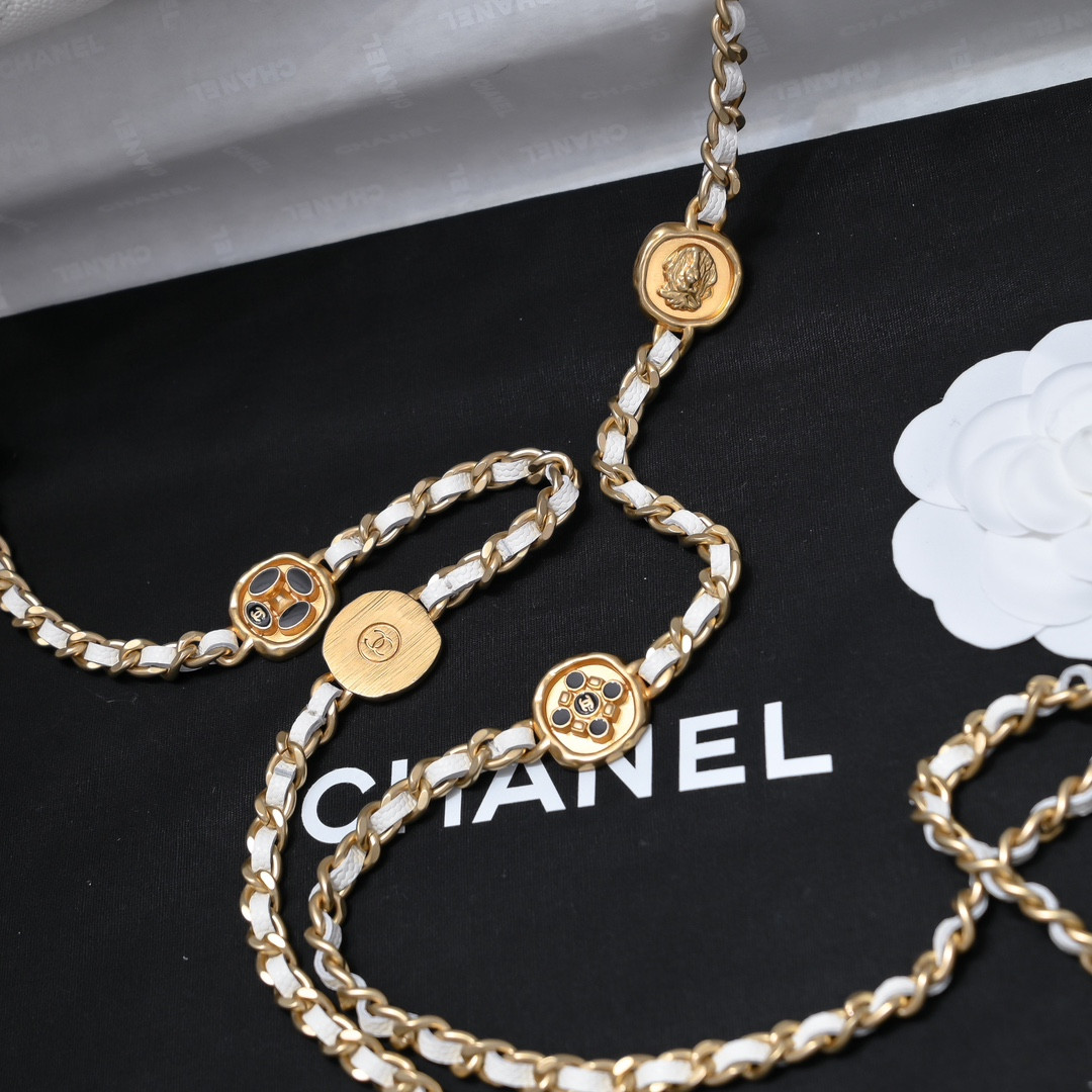 Ch*el WOC CLASSIC WALLET ON CHAIN 19cm