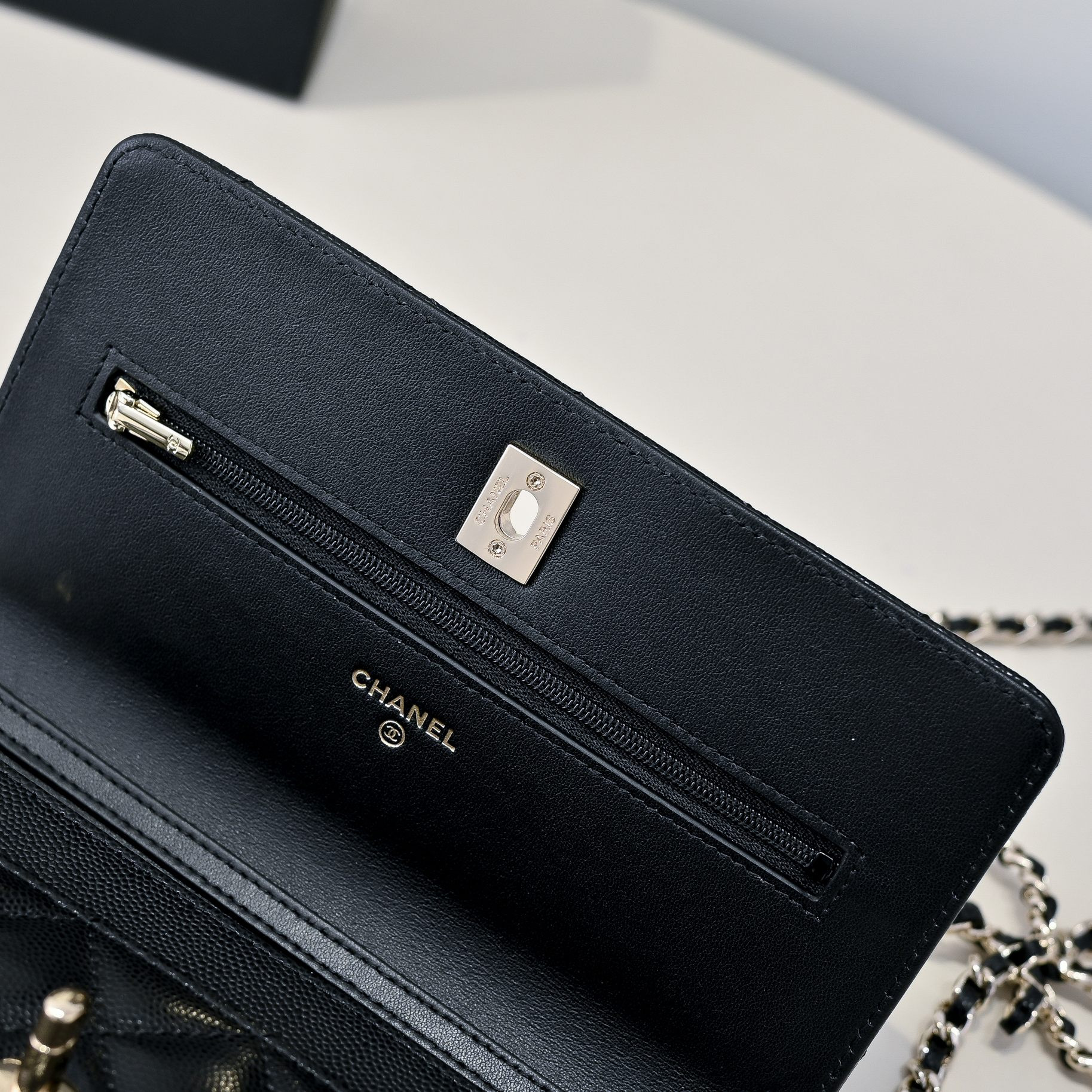 Ch*el WOC CLASSIC WALLET ON CHAIN 12.3x19.2x3.5cm