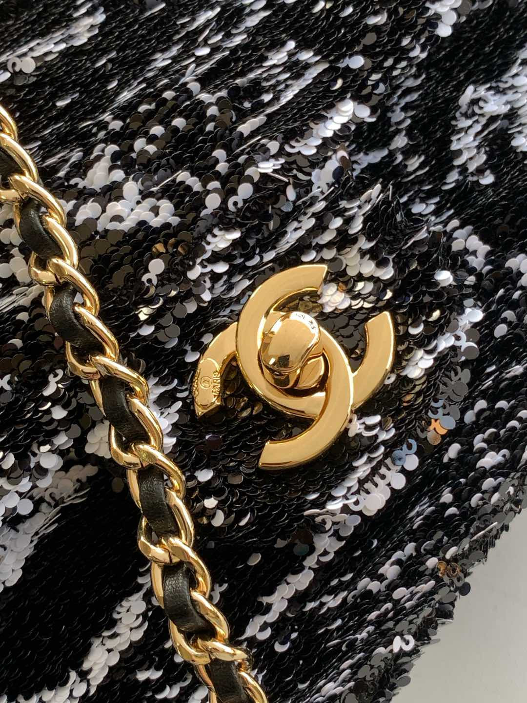 Ch*el Flap Bag 14x21x8cm