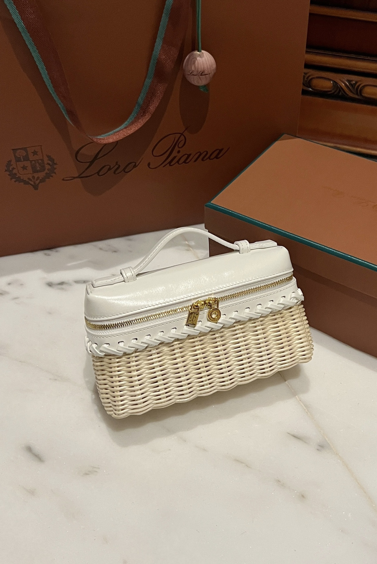 L**o p*ana Extra Pocket L19 Wicker Bag 19 x 11.5 x 7cm