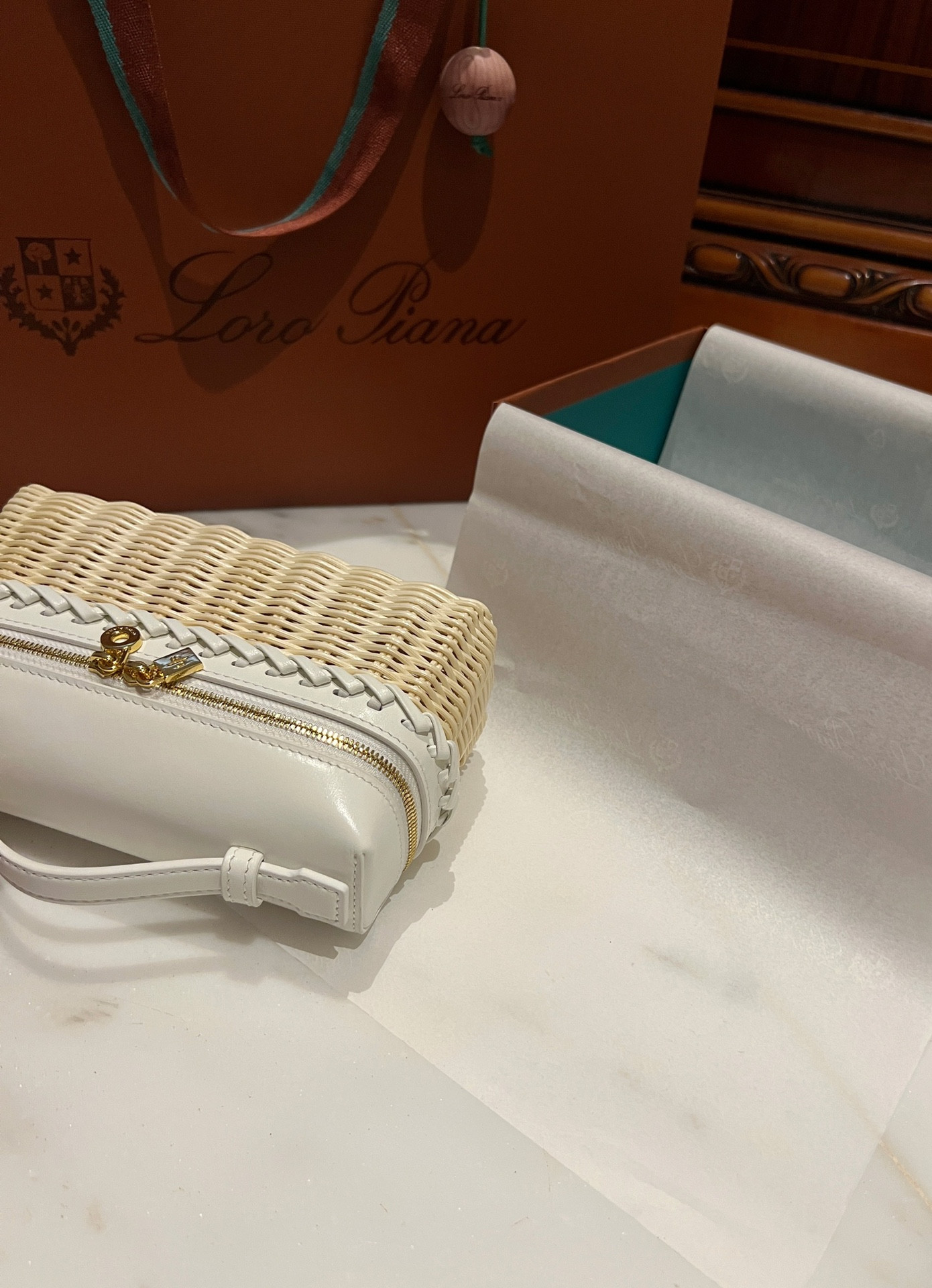 L**o p*ana Extra Pocket L19 Wicker Bag 19 x 11.5 x 7cm