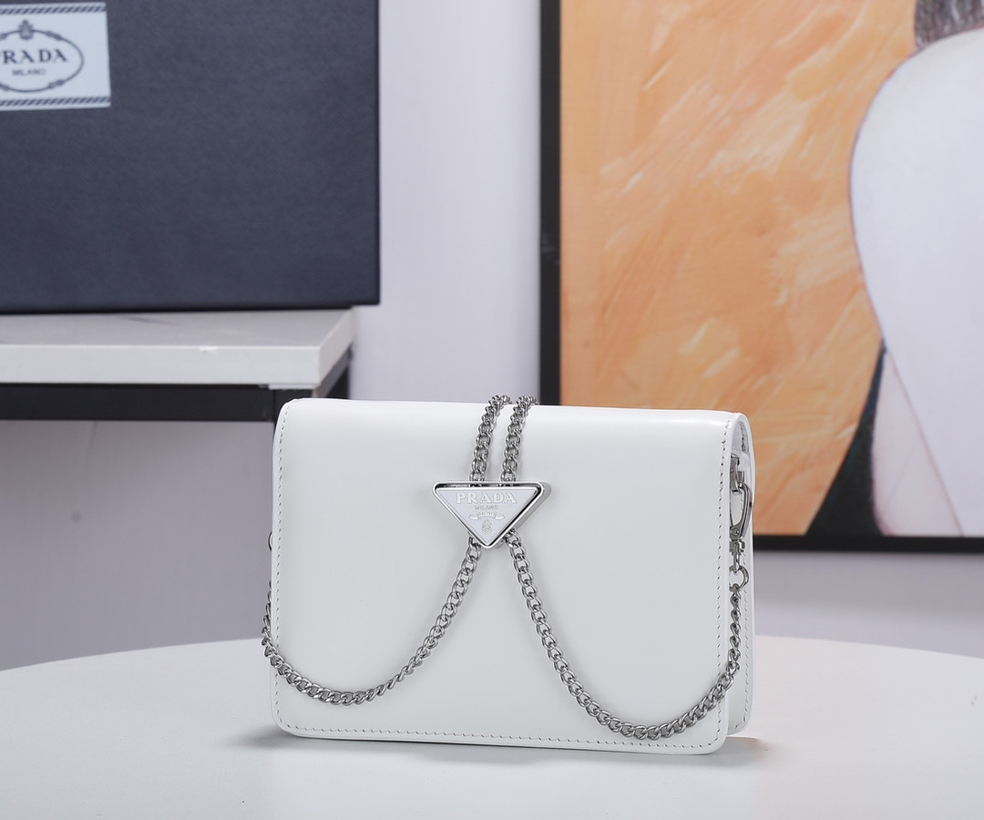 Pra*a White Brushed Leather Shoulder Bag 17x 9.5x3.5cm