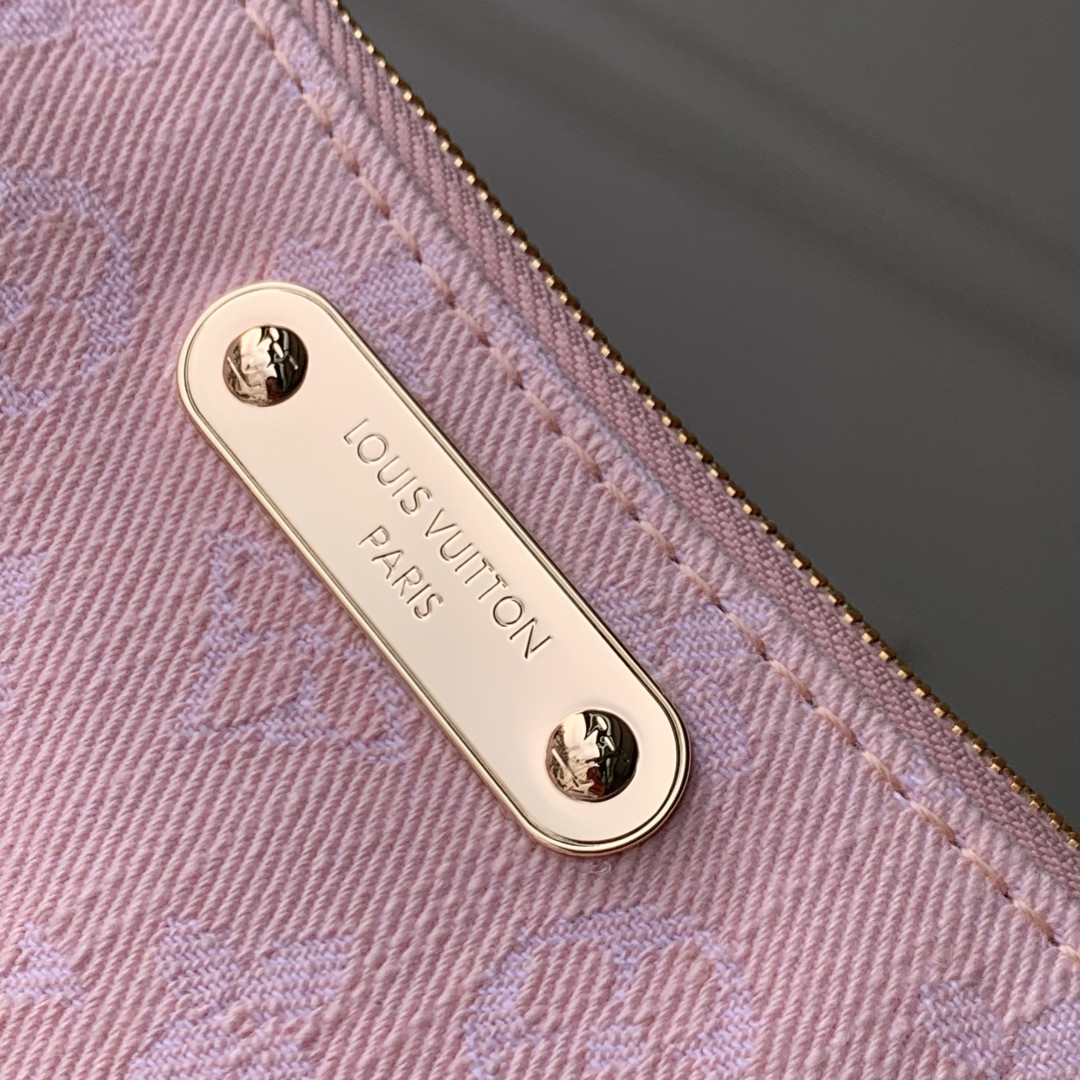 LV Pochette Live M14159 24.5 x 13.5 x 6.5 cm