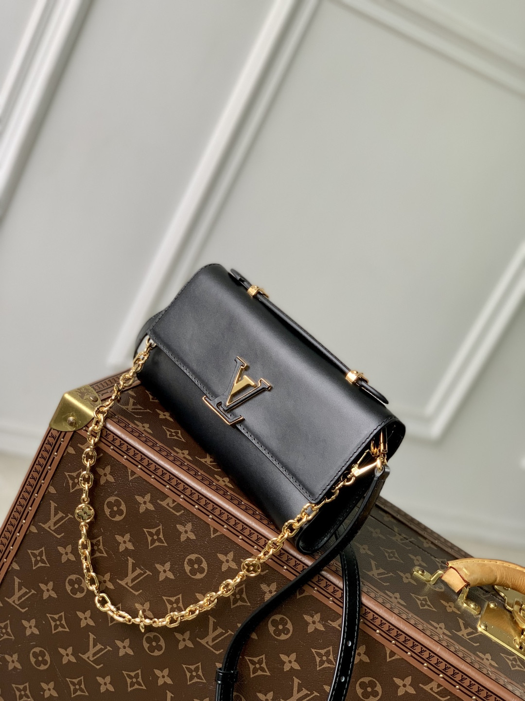 LV Wallet on Chain Capucines M12143 23 x 12 x 4 cm