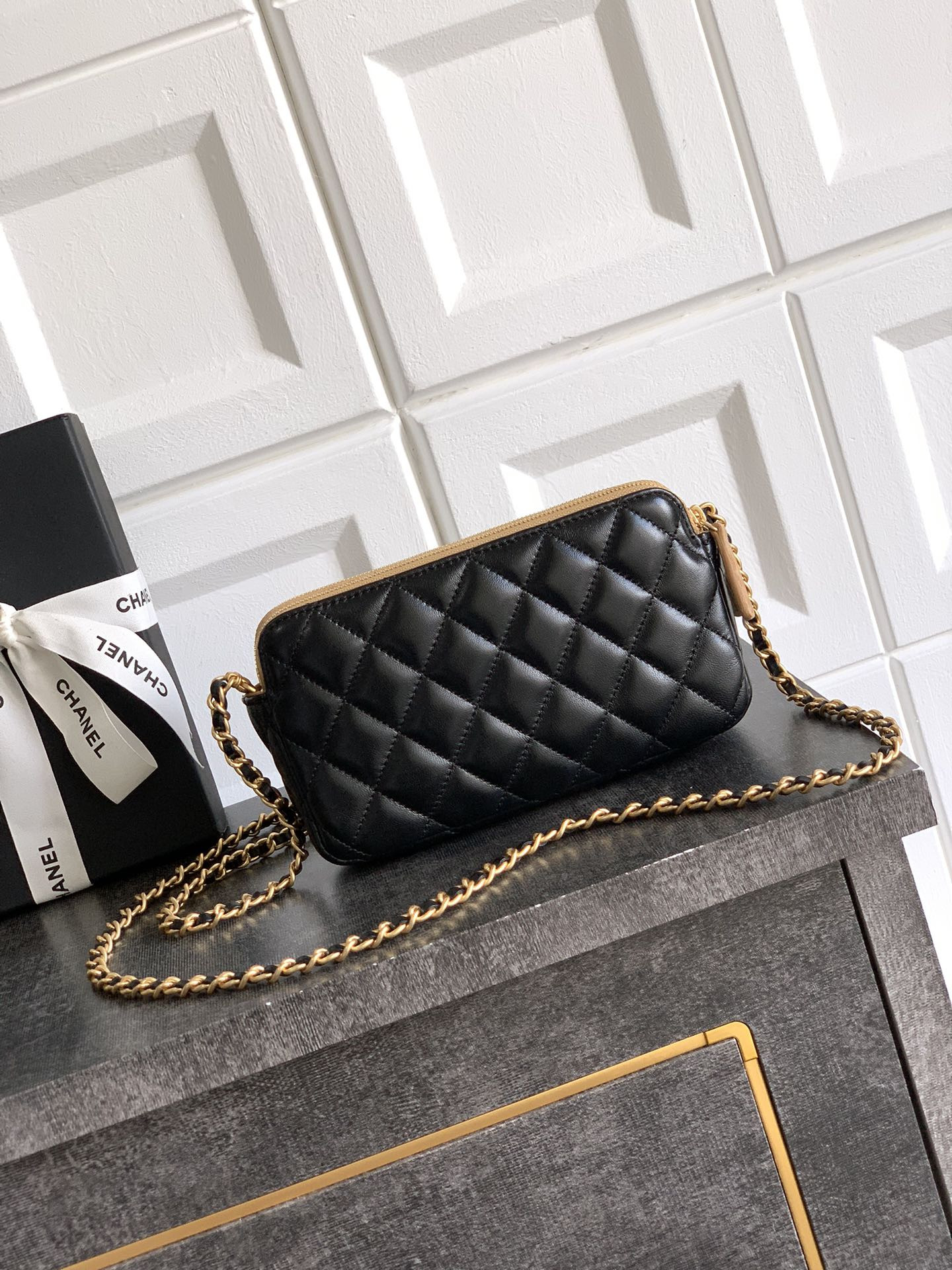 Ch*el Zipped Phone Holder With Chain AP4743 10x18x3cm