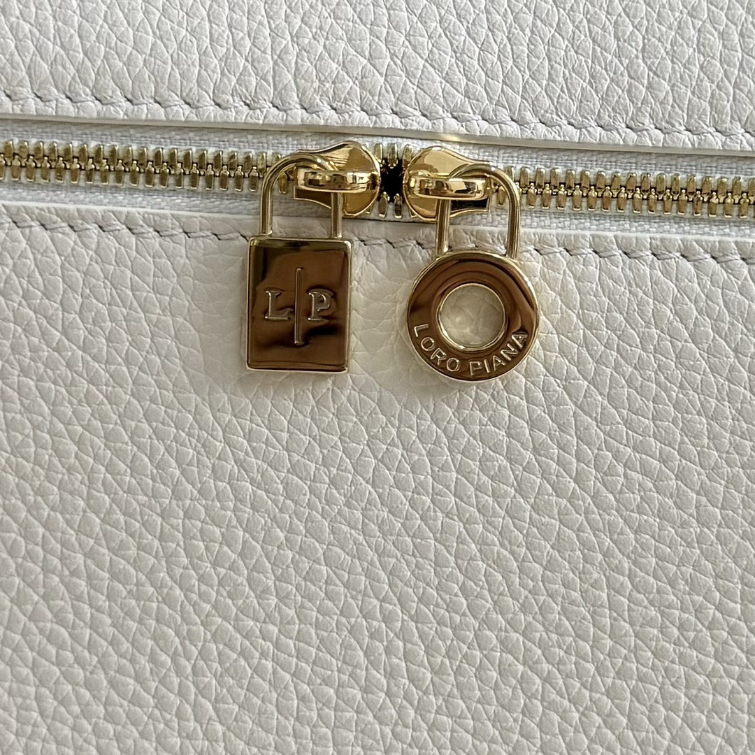 L**o p*ana Extra Pocket Backpack L23.5 23x21x8cm