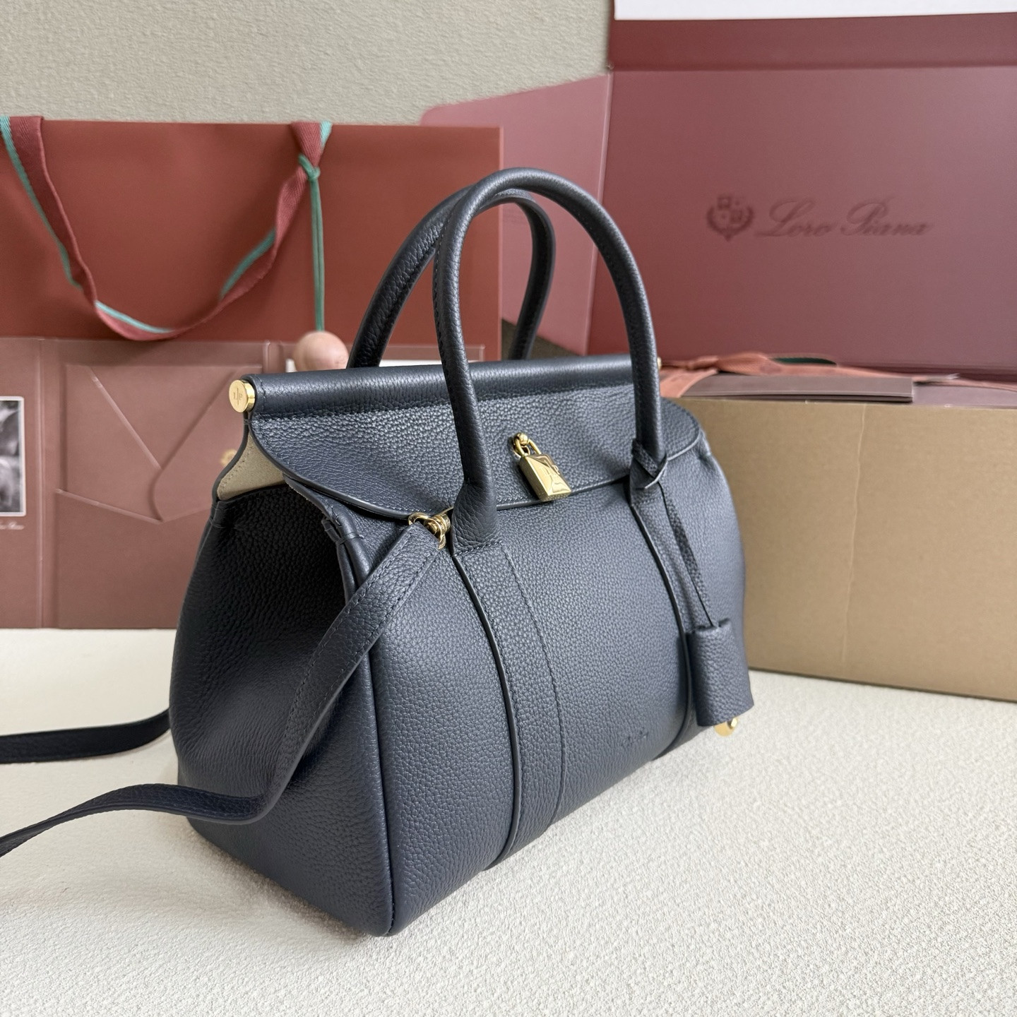 L**o p*ana Loom L25 Calfskin Deep Royal Blue 25x18x12.5cm