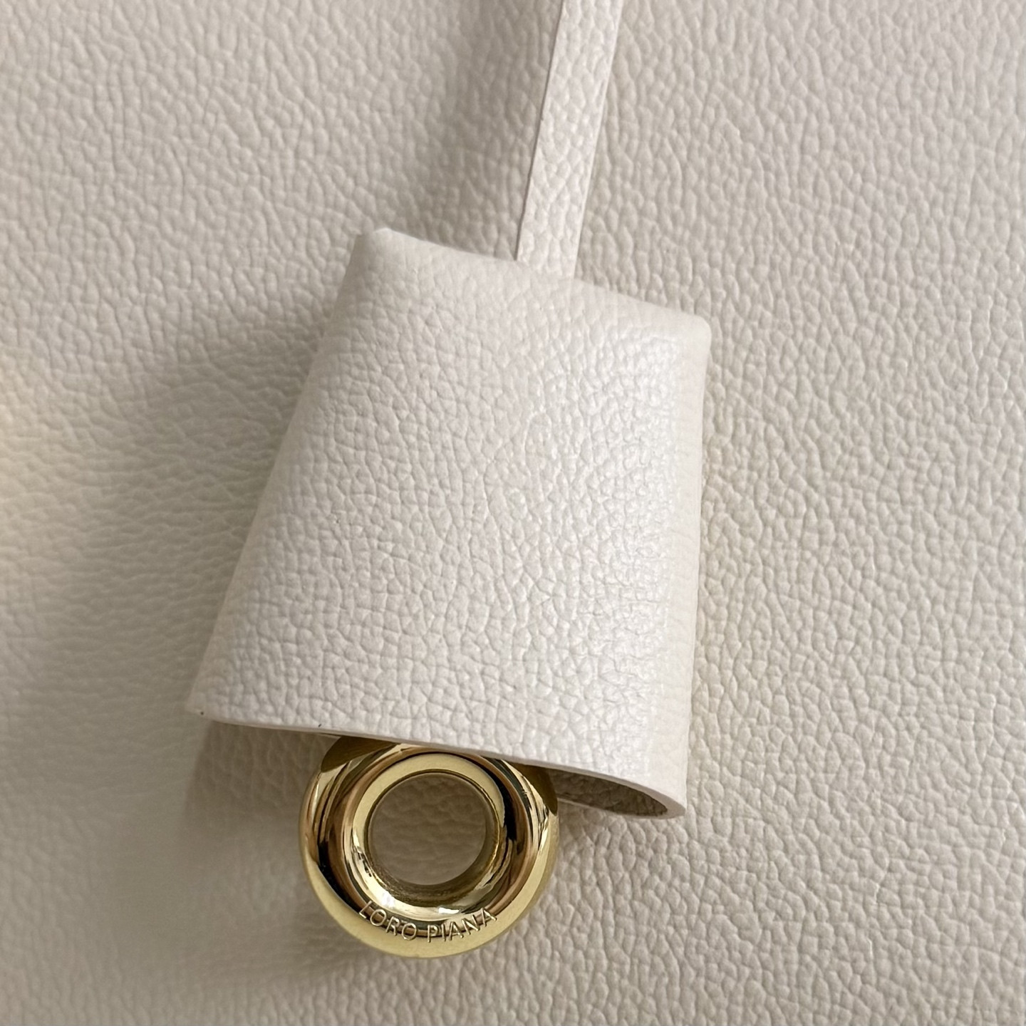 L**o p*ana extra pocket l27 calfskin 16x27x10cm