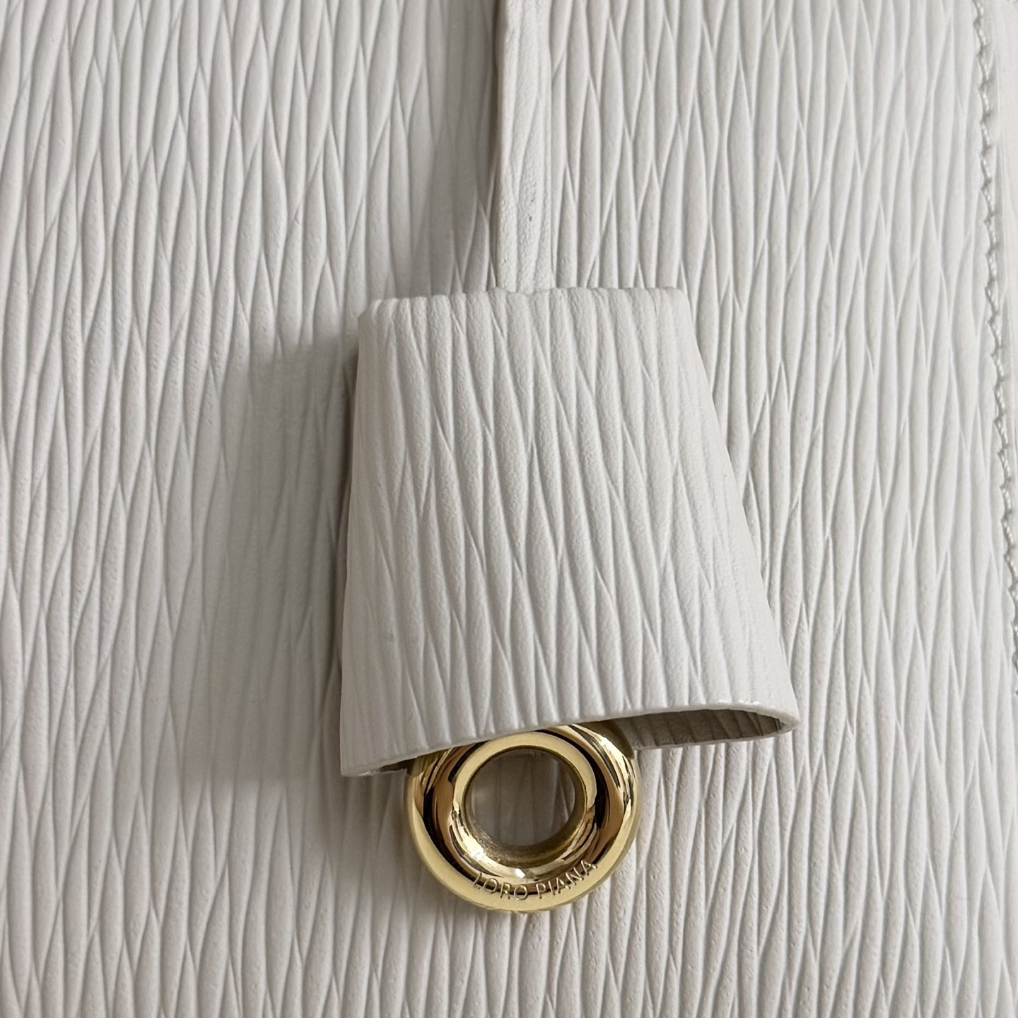 L**o p*ana Extra Pocket L27 Calfskin 16x27x10cm