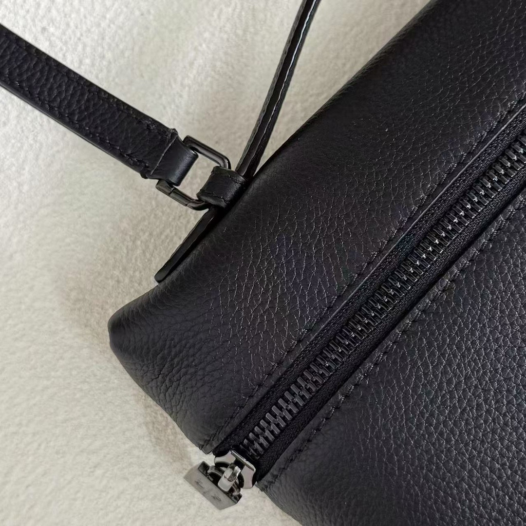 L**o p*ana Extra pouch L29 29x18x5cm